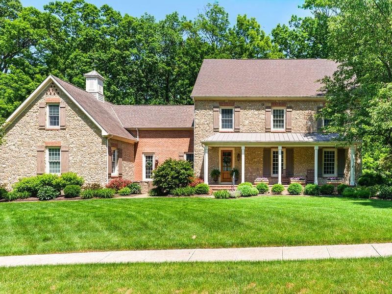 8382 Deep Run, Powell, OH 43065 Photo 2