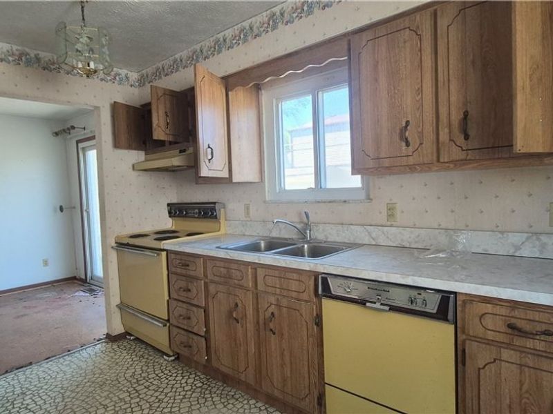 3908 Kenmore Avenue , Parma, OH 44134 Photo 10