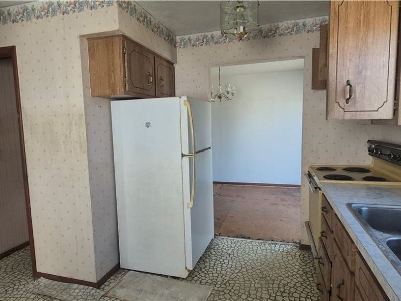 3908 Kenmore Avenue , Parma, OH 44134 Photo 9
