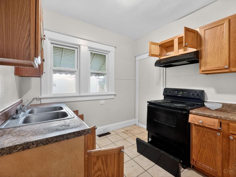 1833 Cordova Avenue, North College Hill, OH 45239 Photo 9