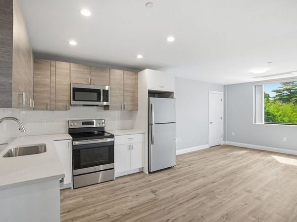 632 Centre St, Unit 301, Boston, MA 02139