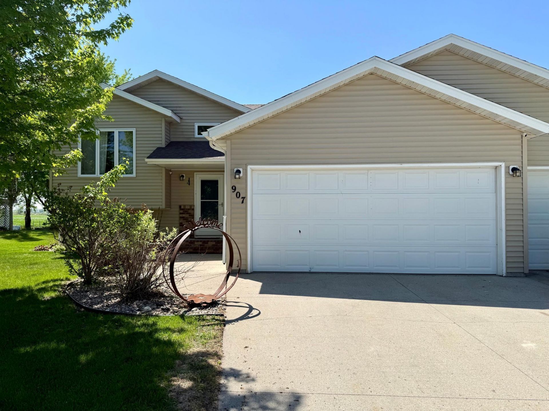907 11th Avenue Se, Barnesville, MN 56514 Main Photo