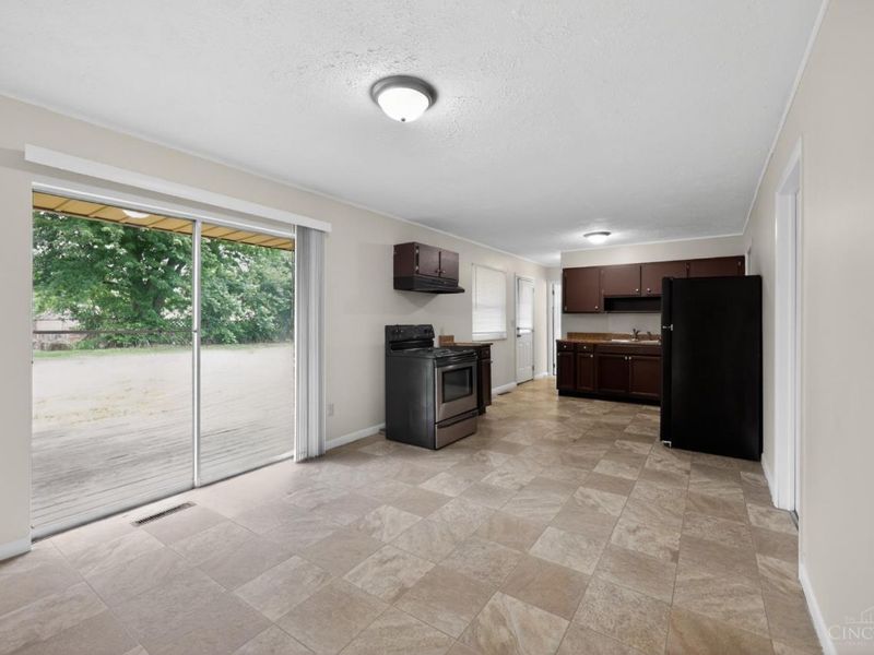 2494 W Kemper Road, Colerain Township, OH 45231 Photo 8