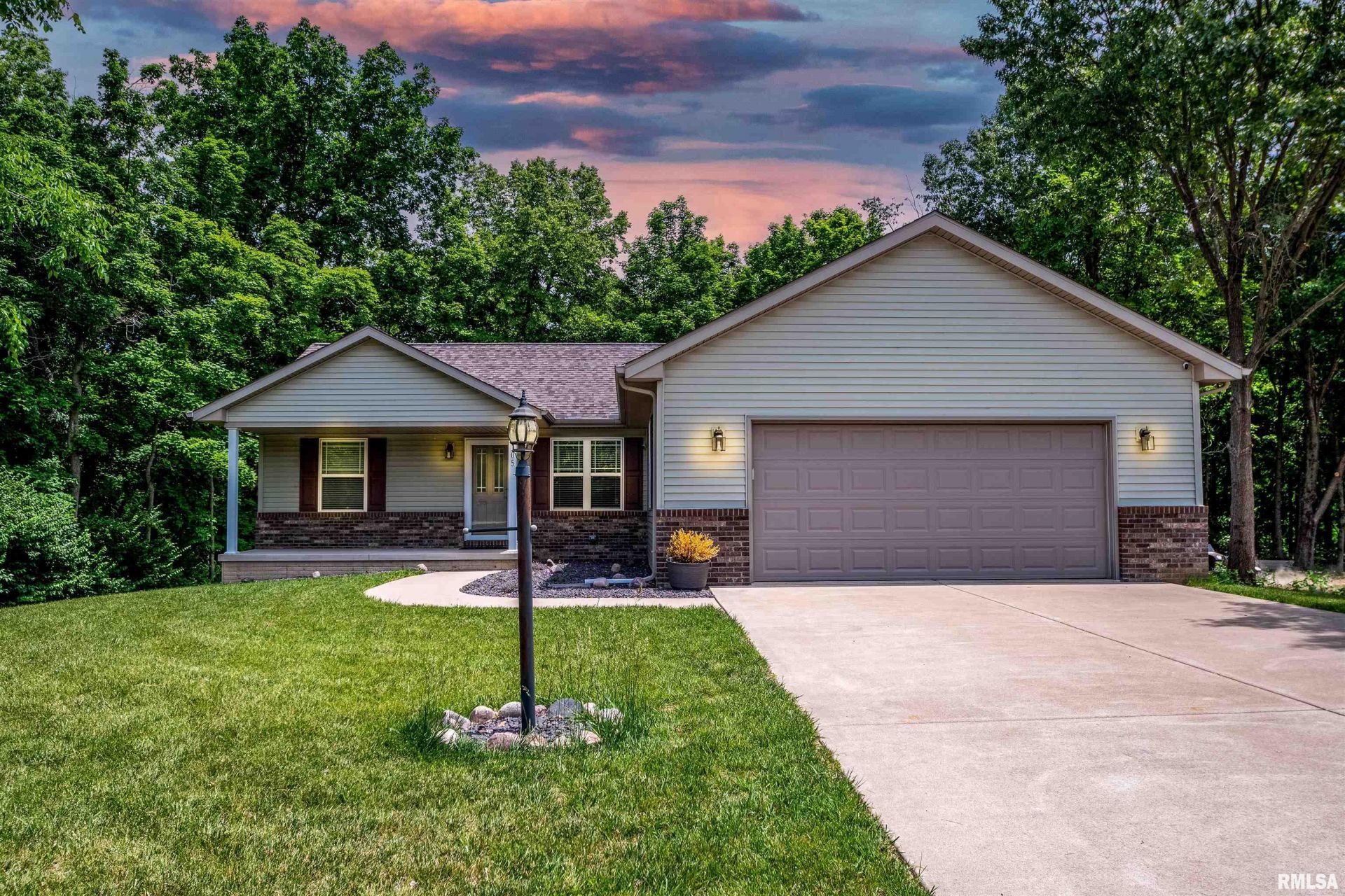 105 Kaylea Court, East Peoria, IL 61611 Main Photo