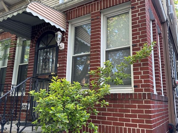 68-20 65 Street , Ridgewood, NY 11385