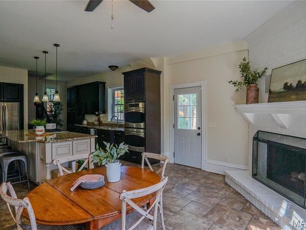 330 S 6th Street, St Charles, MO 63301