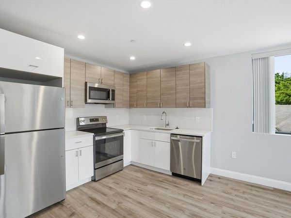 632 Centre St, Unit 303, Boston, MA 02139