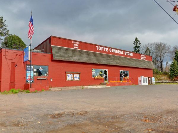 7125 Hwy 61 W, Tofte, MN 55615