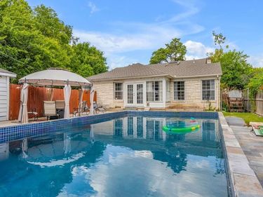 2240 Lawndale Drive, Dallas, TX 75211