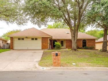 340 Grand Meadow Drive, Fort Worth, TX 76108