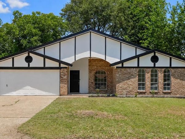 2004 Pebblecreek Drive, Cleburne, TX 76033