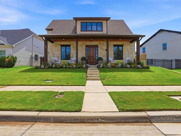 527 Trailrider Road, Fort Worth, TX 76114