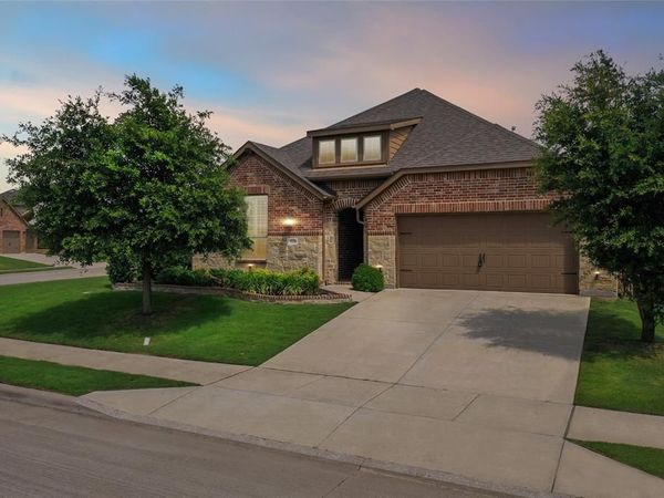 9632 Pickwick Trail , Fort Worth, TX 76131