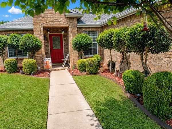 8323 Brigalow Street , Arlington, TX 76002