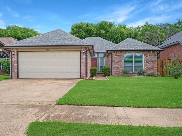 2301 Bennington Drive, Arlington, TX 76018