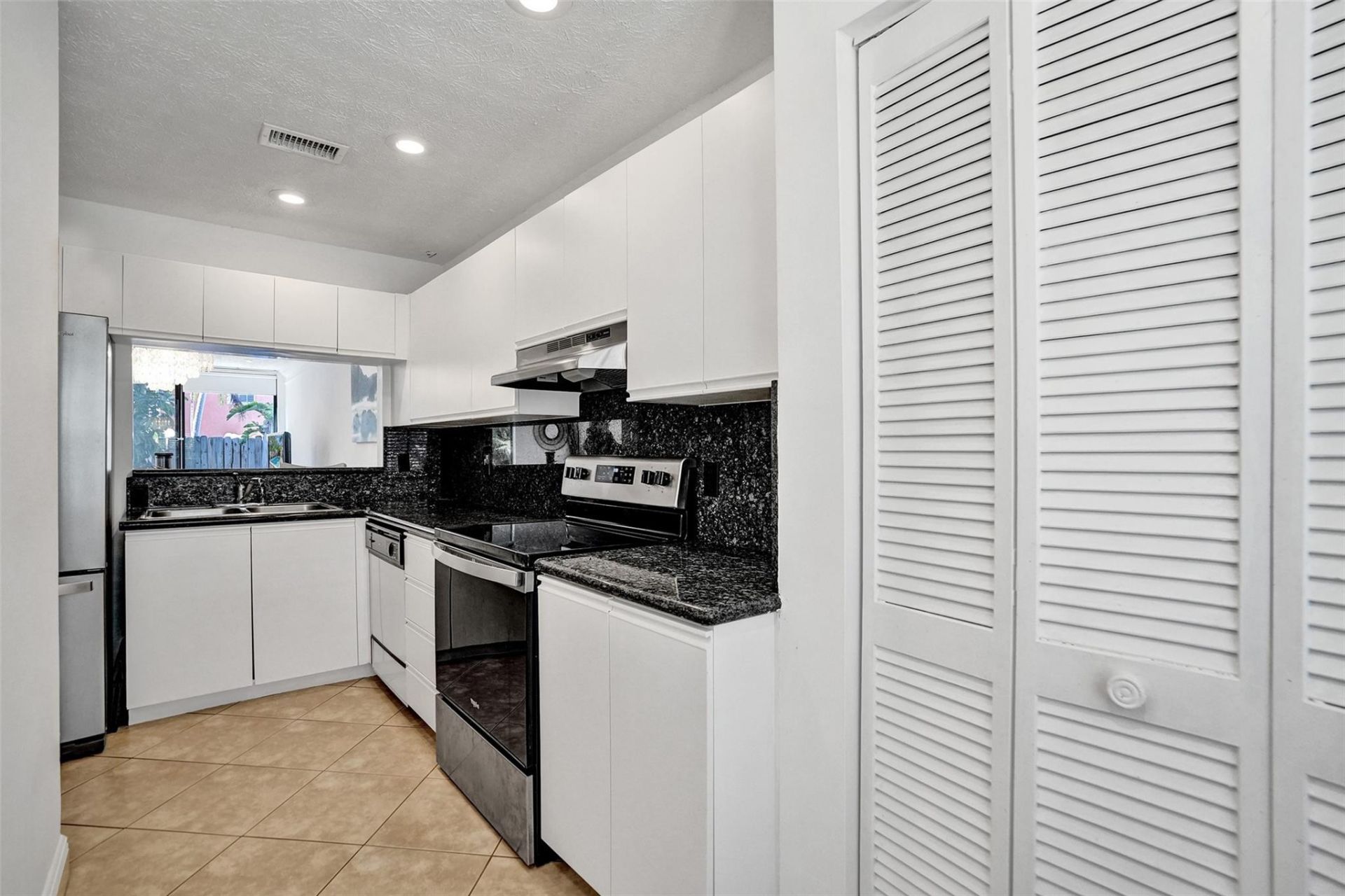 1415 Miami Road, Unit B, Fort Lauderdale, FL 33316 Photo