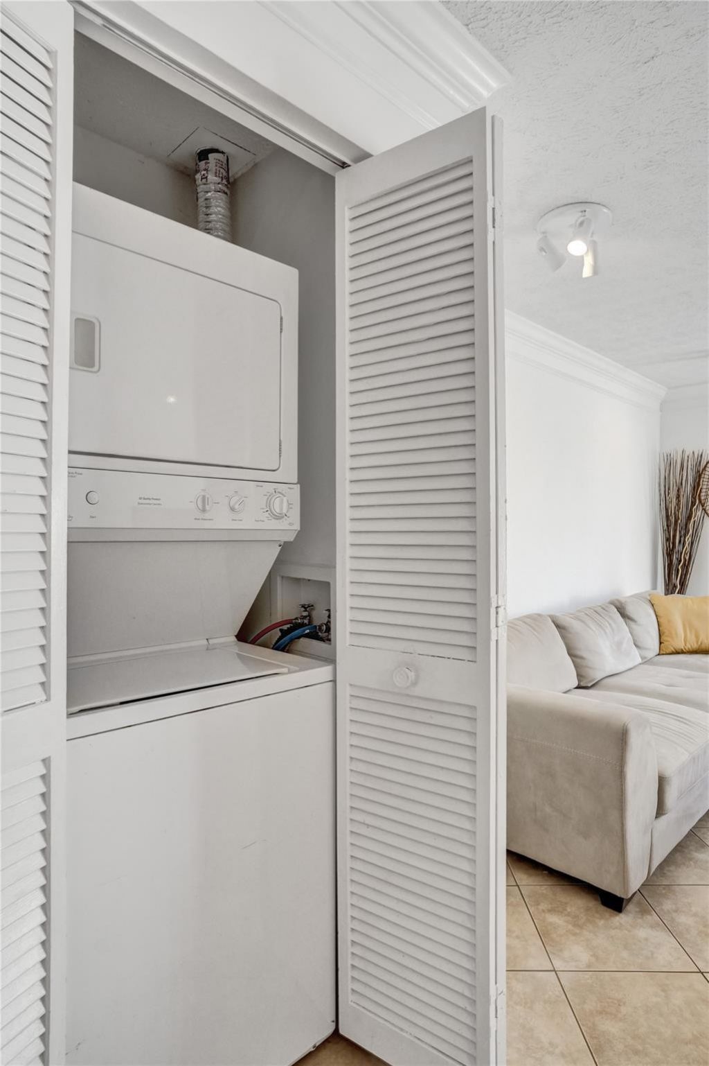 1415 Miami Road, Unit B, Fort Lauderdale, FL 33316 Photo