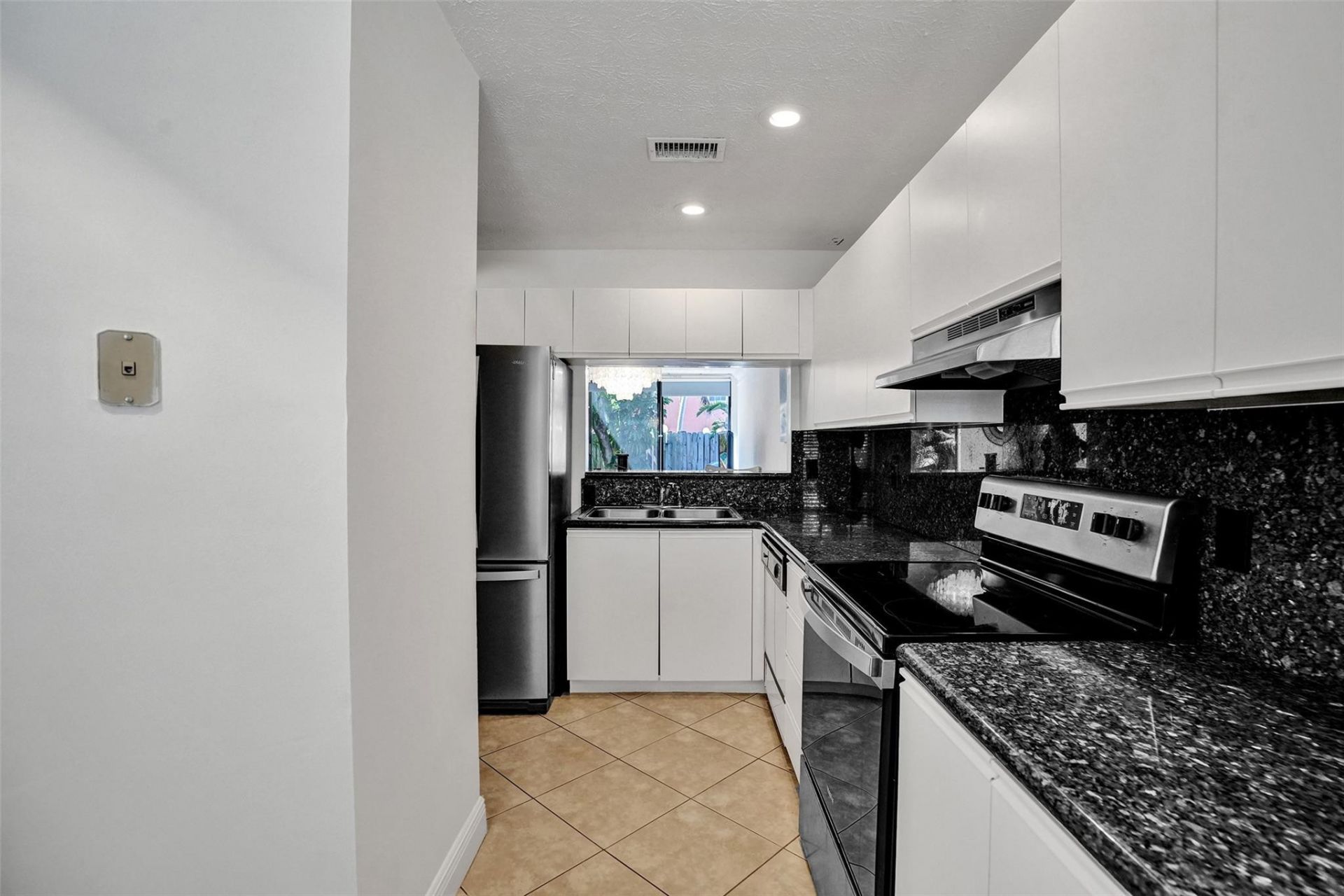 1415 Miami Road, Unit B, Fort Lauderdale, FL 33316 Photo