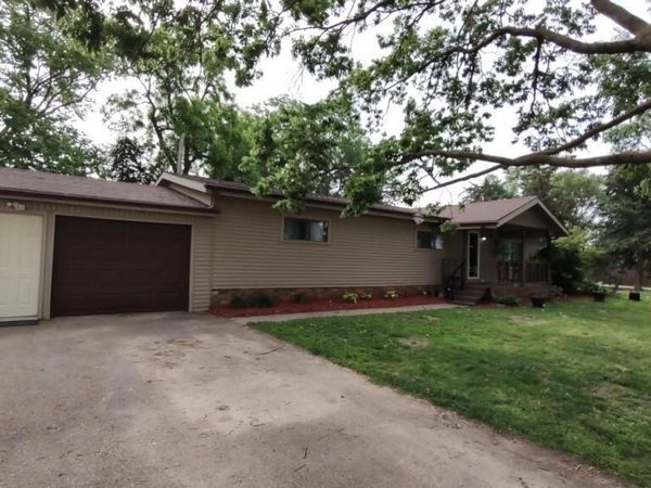 1586 Gateway Dr., South Sioux City, NE 68776