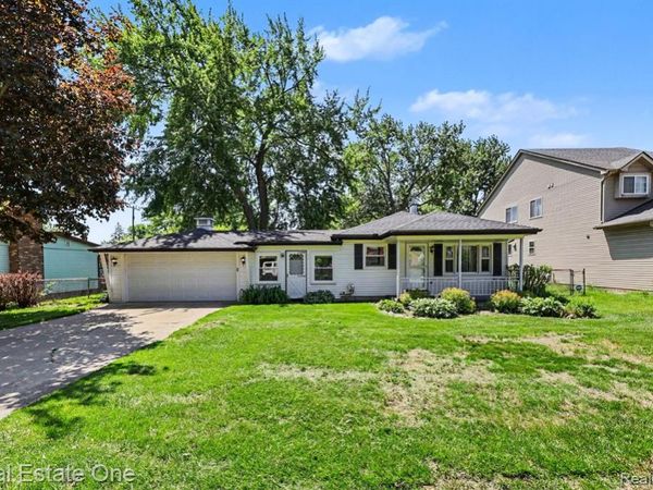 1064 Woodslee Drive, Troy, MI 48083