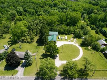 1325 S Hospital Road, Waterford Twp, MI 48327