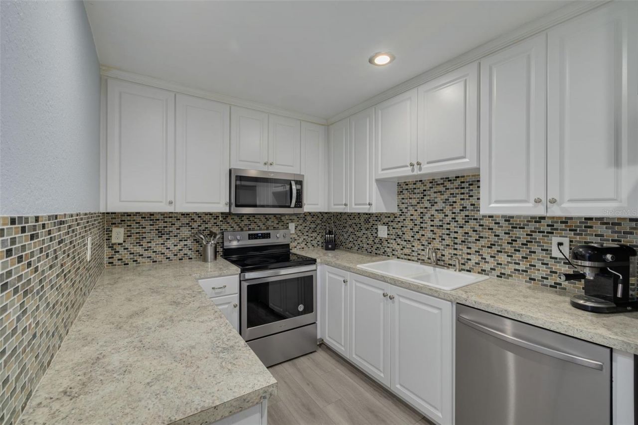 1326 Pine Ridge Circle E, Unit G2, Tarpon Springs, FL 34688 Photo