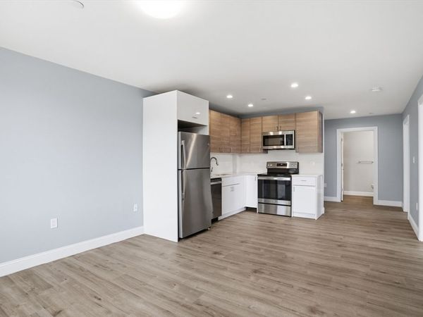 632 Centre St, Unit 306, Boston, MA 02139