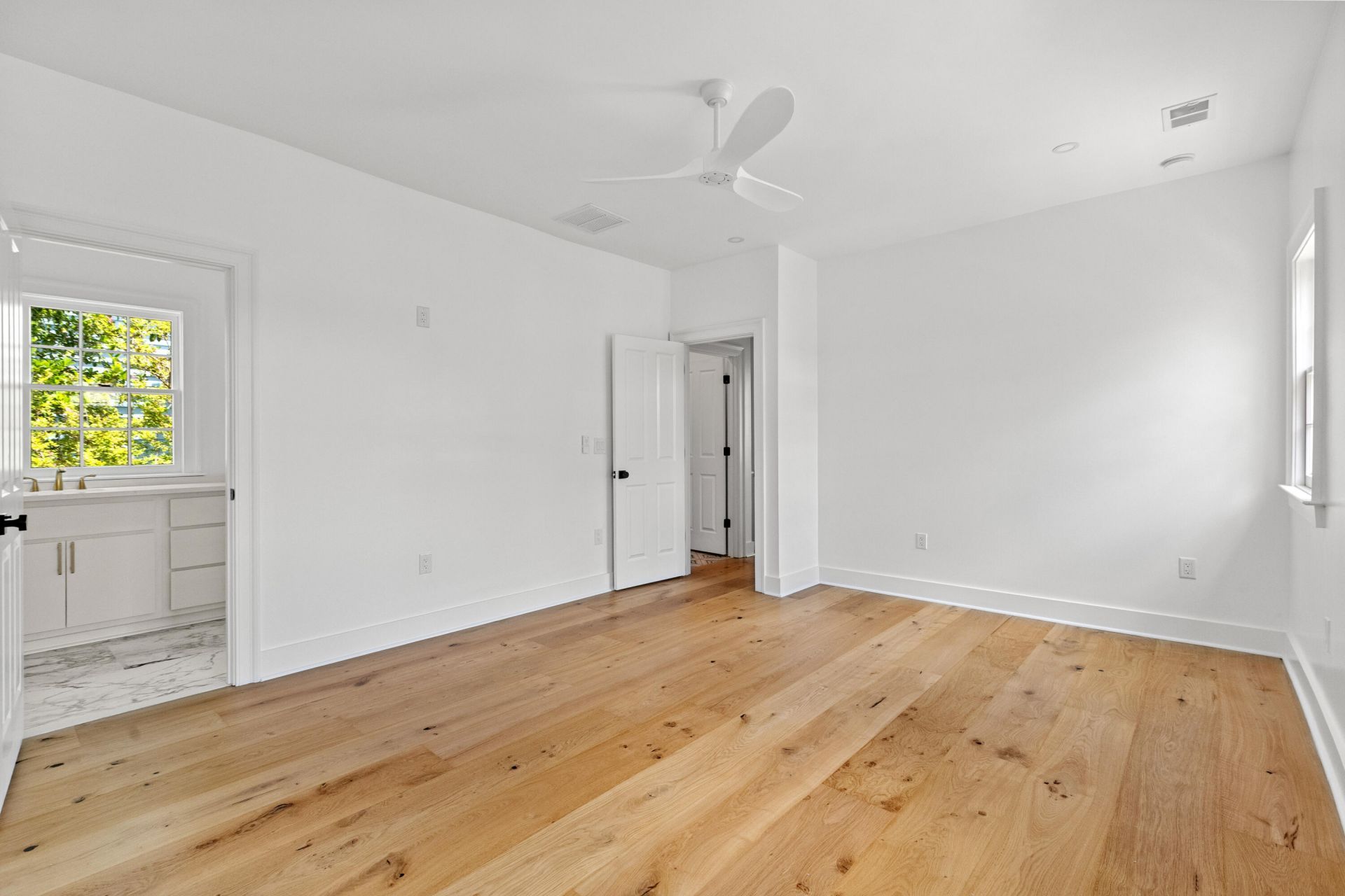 2 Henrietta Street Photo 16