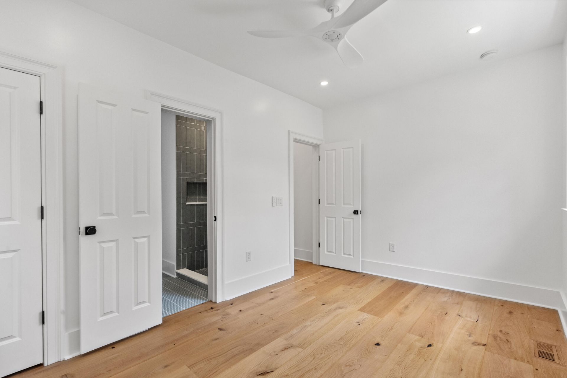 2 Henrietta Street Photo 25
