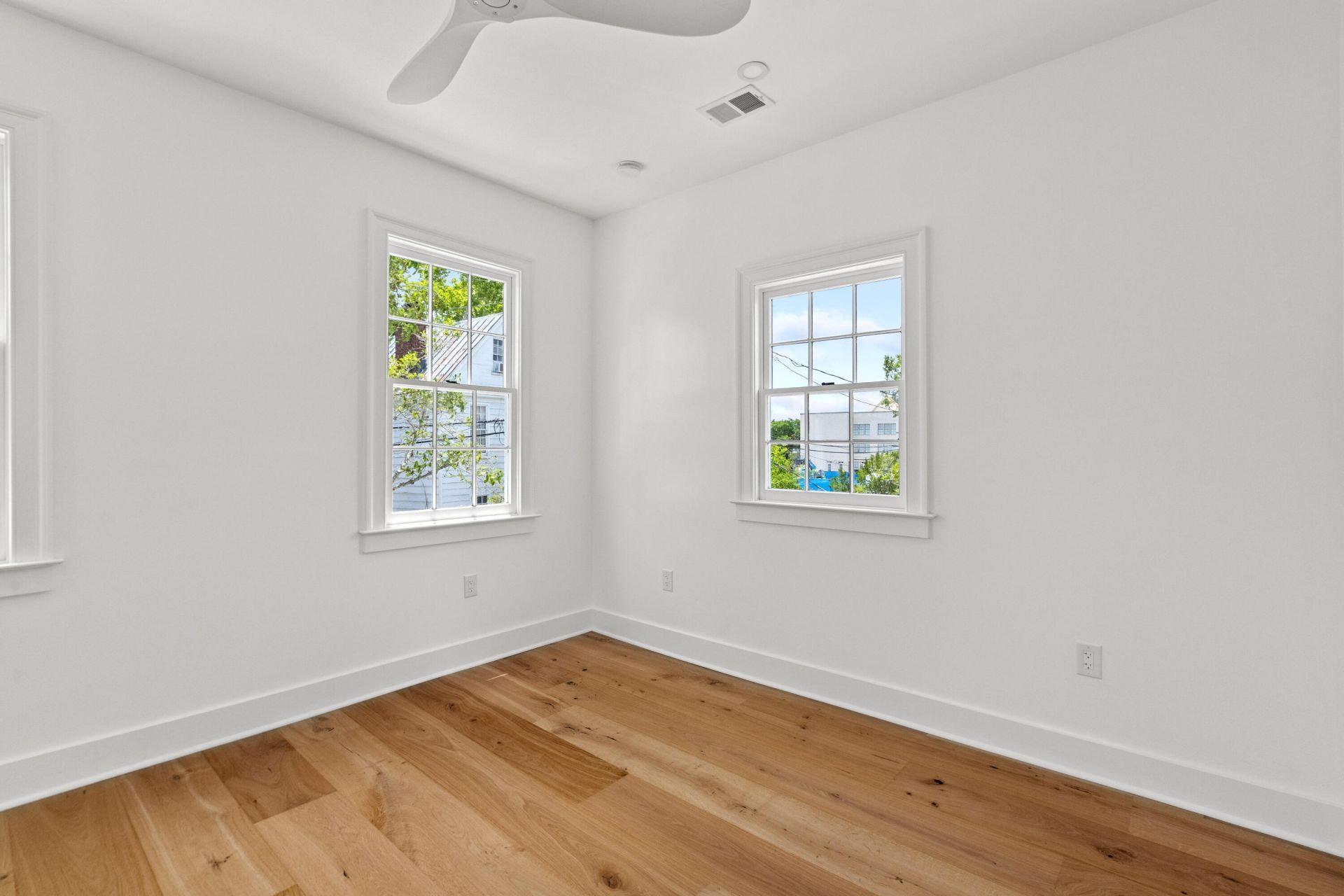 2 Henrietta Street Photo 30