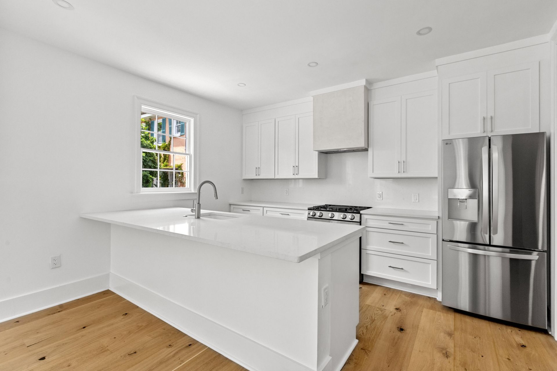 2 Henrietta Street Photo 8