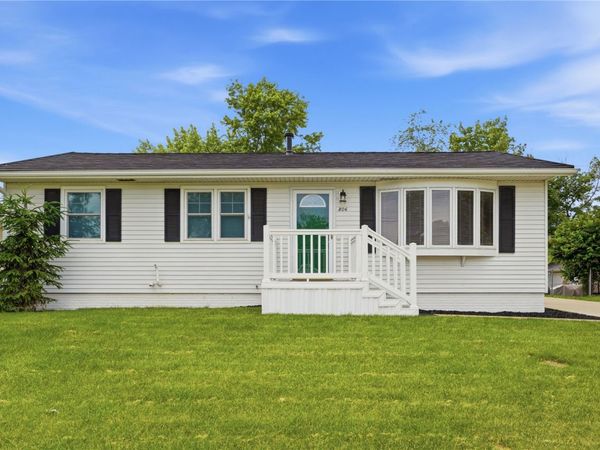 806 29th St NW, Cedar Rapids, IA 52405