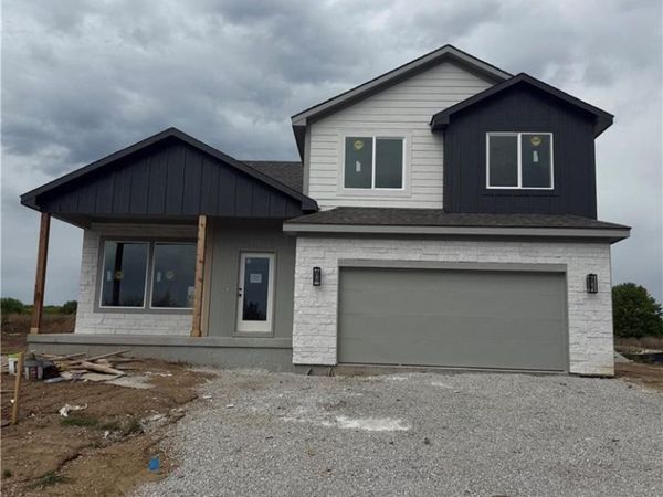 2200 SE Oak Ridge Drive, Oak Grove, MO 64075