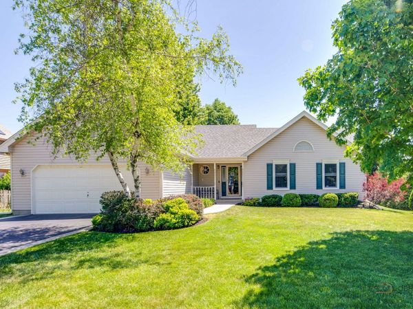 317 Wooded Knoll Drive , Cary, IL 60013