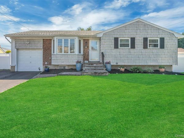 205 Villa Avenue, Deer Park, NY 11729