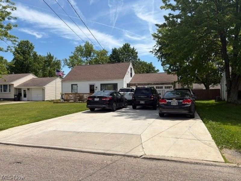 139 Dehoff Drive, Austintown, OH 44515 Photo 2