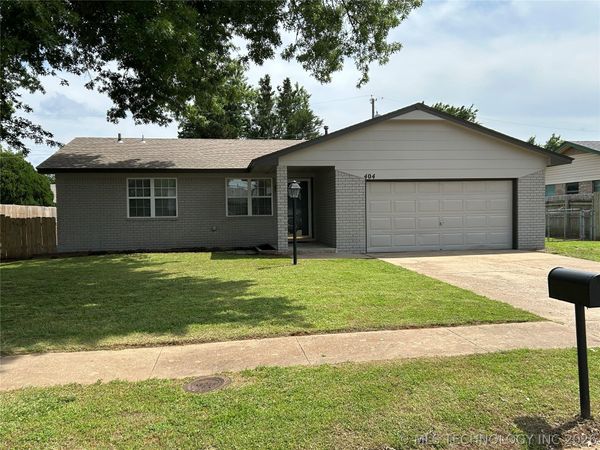 404 Tobago Drive , Sand Springs, OK 74063