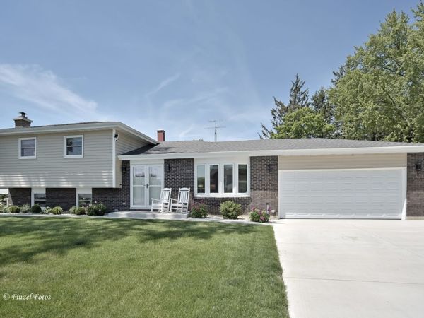 2901 Gregg Drive , McHenry, IL 60050