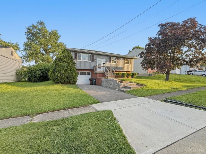 779 Hanson Drive, Forest Park, OH 45240 Photo 2