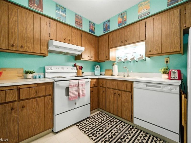 2720 Pease Drive , Unit 218N, Rocky River, OH 44116 Photo 5