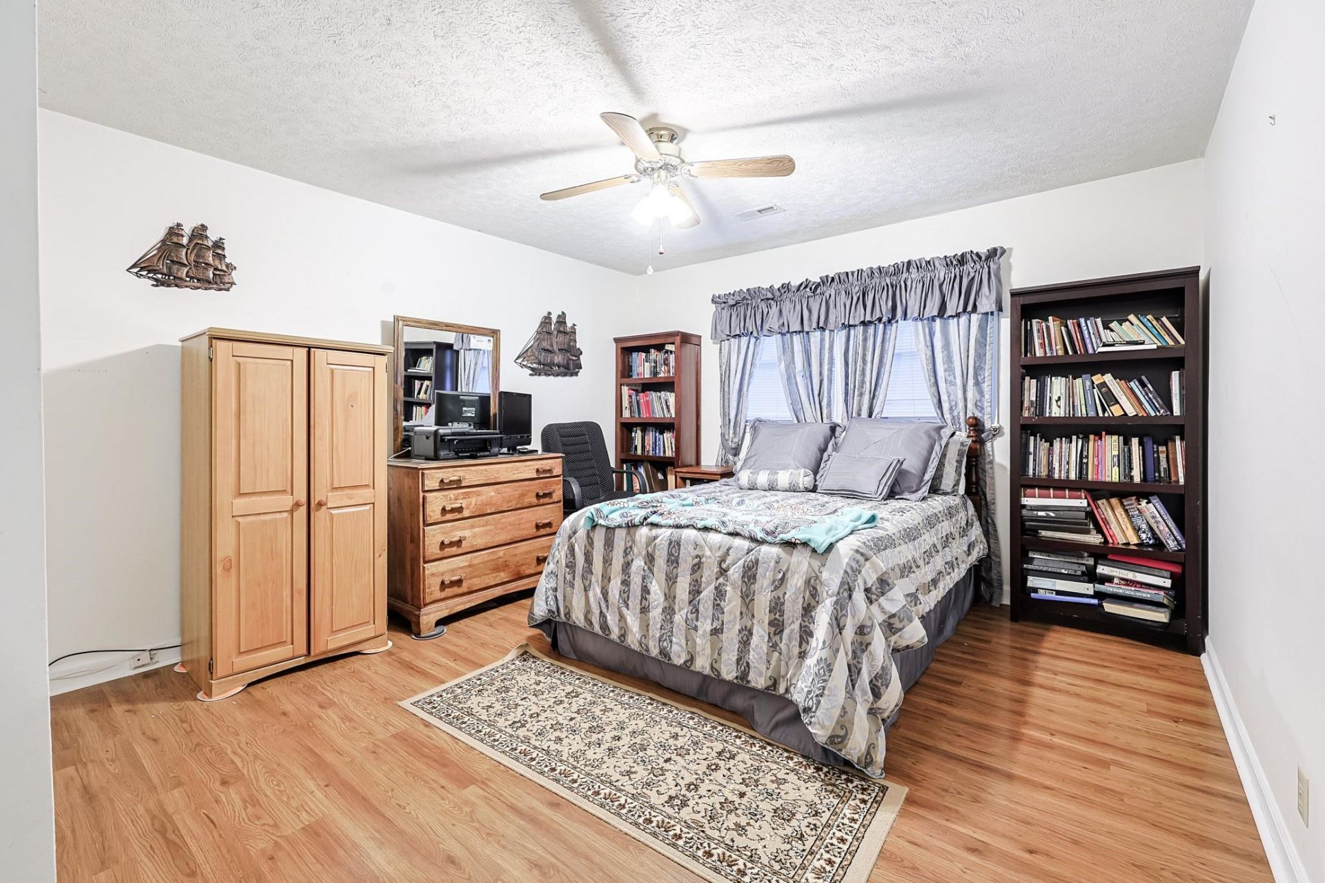301 Waterside Dr.  Photo 14