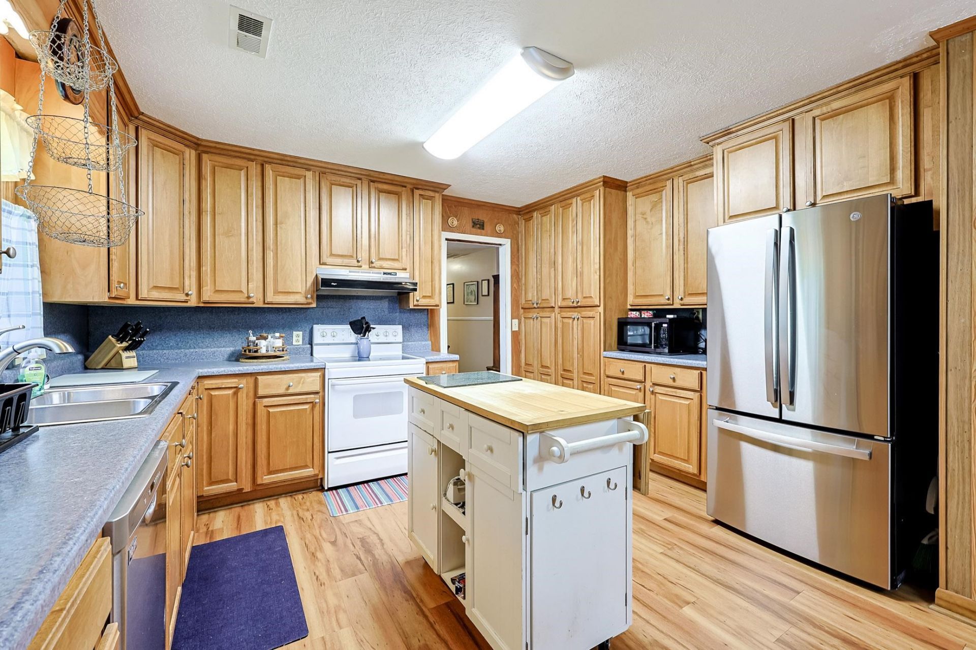 301 Waterside Dr.  Photo 8