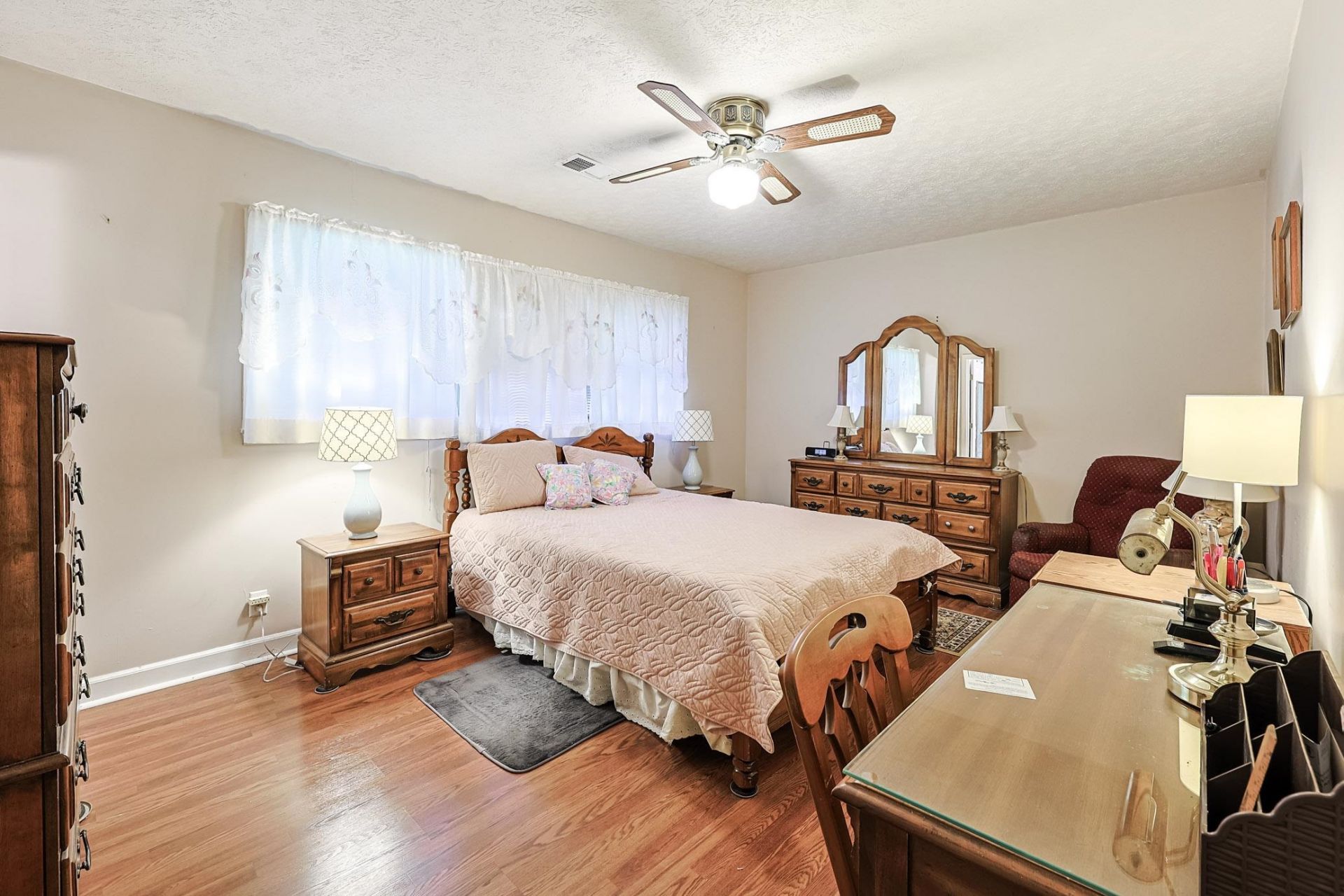 301 Waterside Dr.  Photo 9