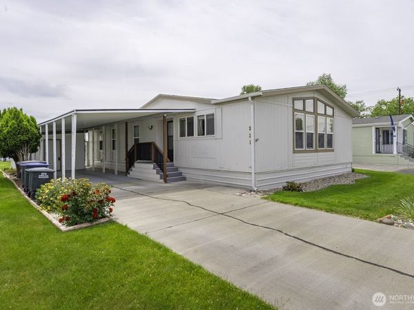 2240 W Broadway Avenue , Unit 221, Moses Lake, WA 98837