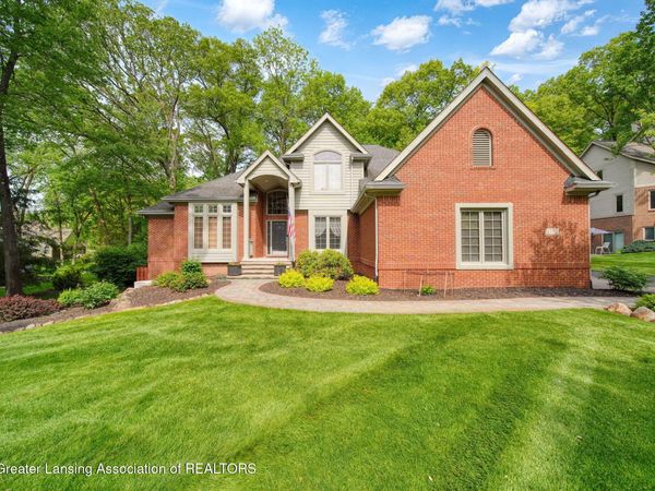 8352 Alta Vista Drive, Pinckney, MI 48169