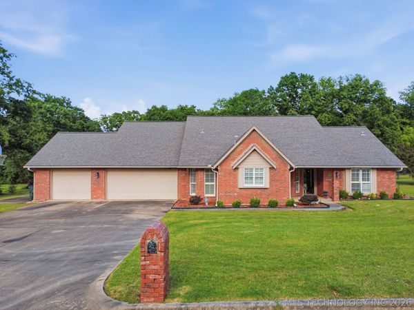 1803 Sleepy Hollow Road, Okmulgee, OK 74447