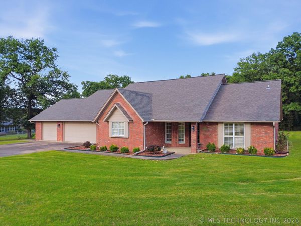 1803 Sleepy Hollow Road, Okmulgee, OK 74447