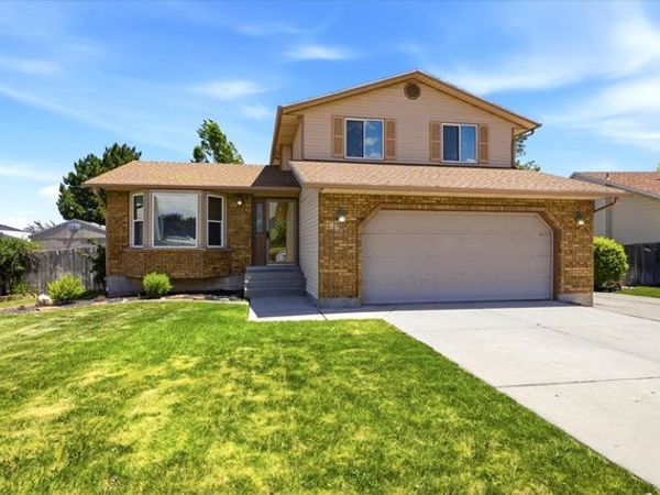 6911 S CONEFLOWER CT W, West Jordan, UT 84084