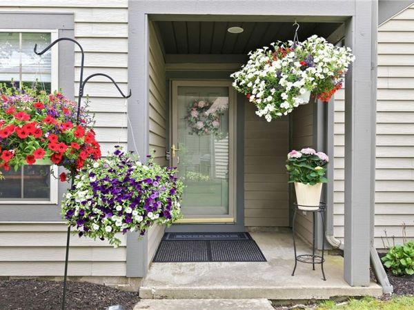 347 N Bayshore Drive , Columbiana, OH 44408