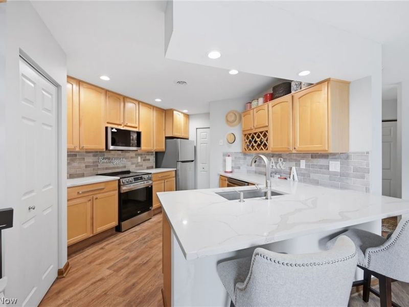 347 N Bayshore Drive, Columbiana, OH 44408 Photo 6